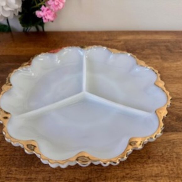 Vintage Milk Glass Divided Serving Dish with Gold Trim – Scalloped Edge Midcentu - Picture 4 of 5
